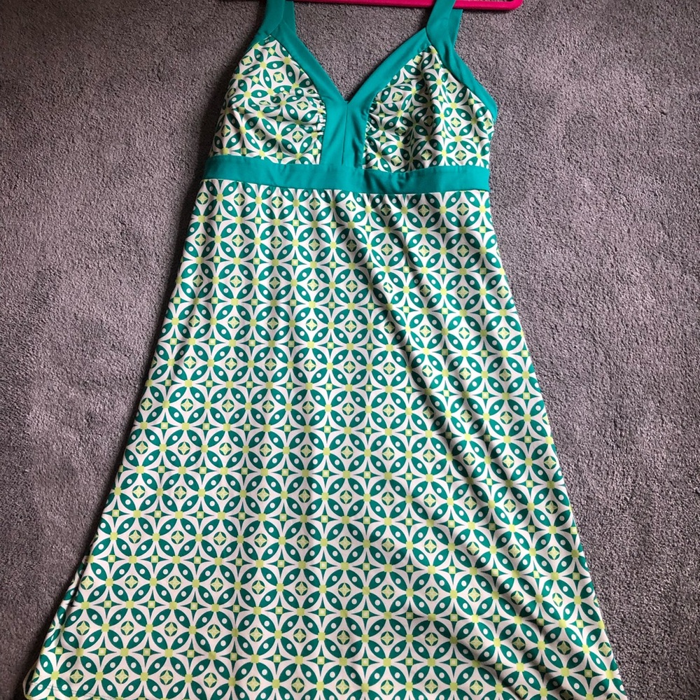Patagonia summer green dress with key hole back. Light weight and easy to dry